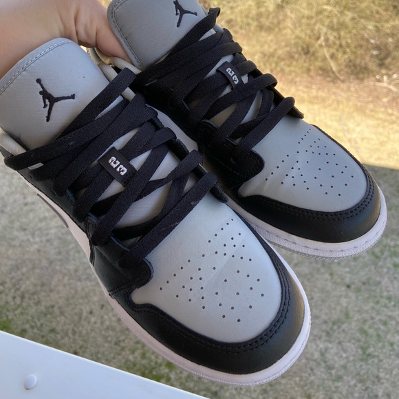 Jordan 1 Low - Picture 2 of 5